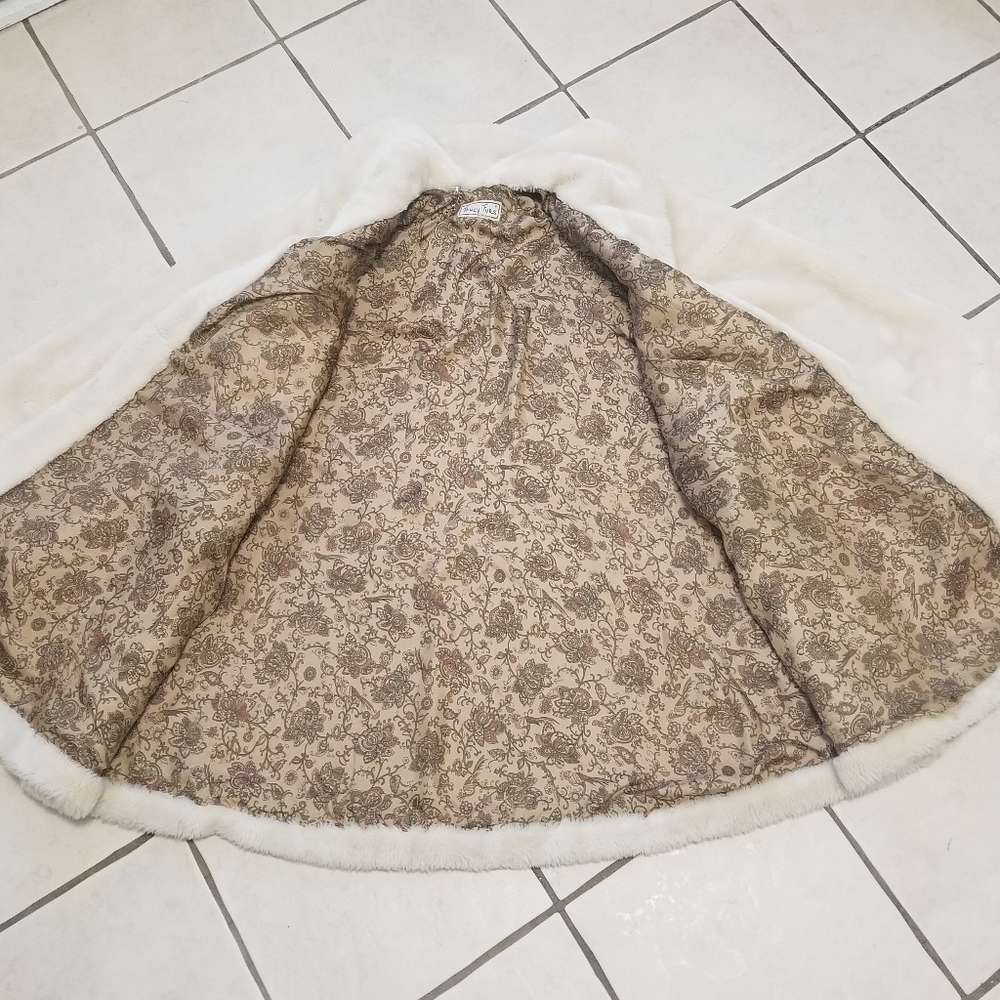 🔴LOWEST!🍁Vintage Milano M, Luxurious Faux Fur Oversized Coat! - Picture 3 of 16